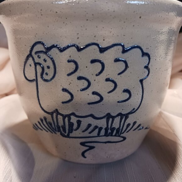 Eldreth sheep pottery crock - Picture 9 of 9